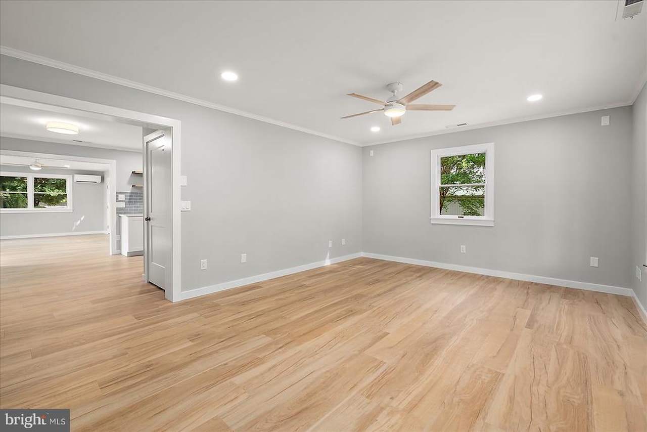  Real Estate for Sale - 100 Esham Ave in Berlin Photo 7