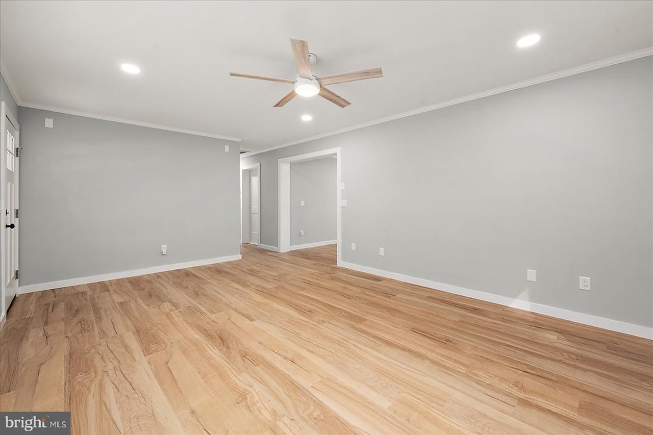  Real Estate for Sale - 100 Esham Ave in Berlin Photo 8