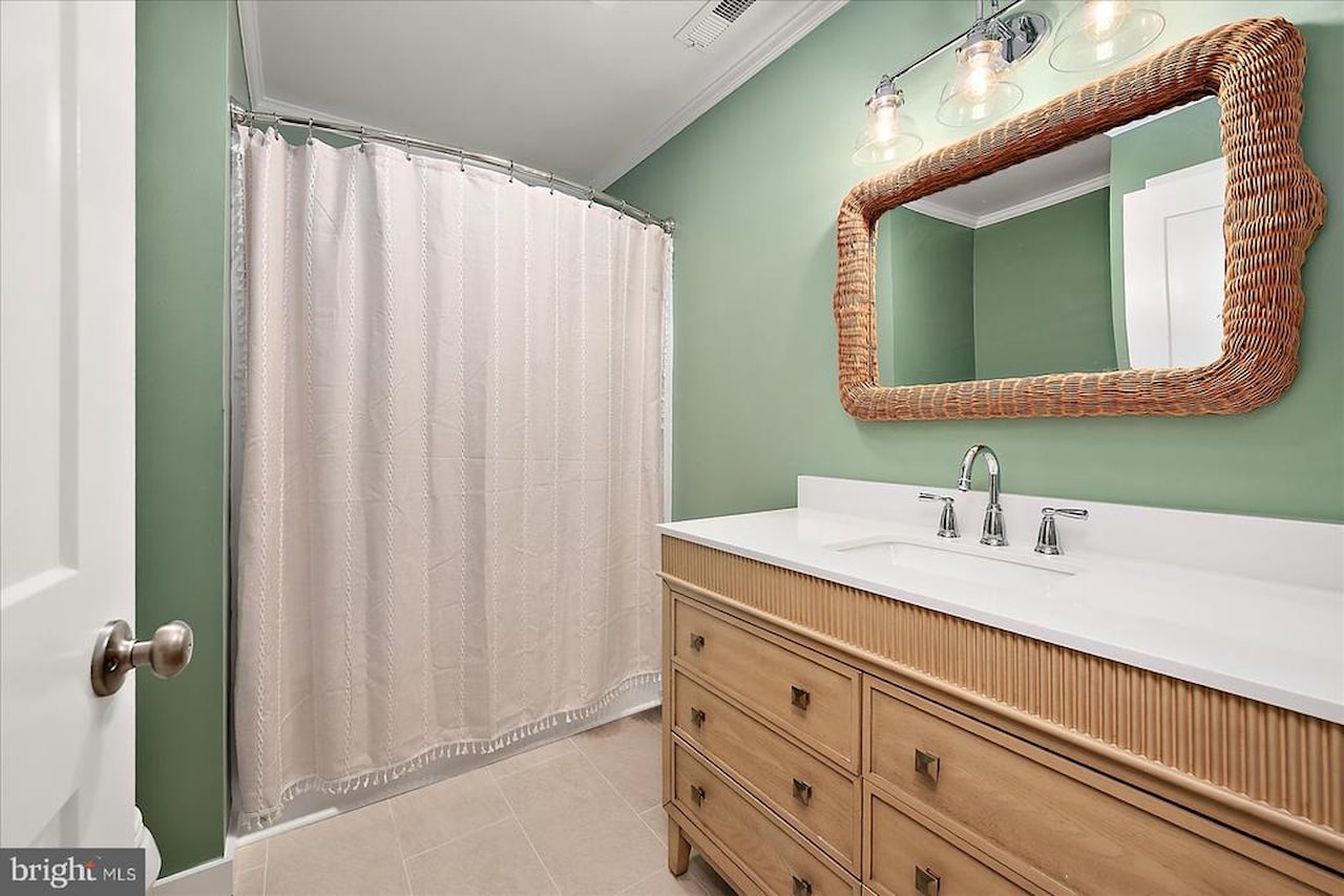  Real Estate for Sale - 100 Esham Ave in Berlin Photo 29