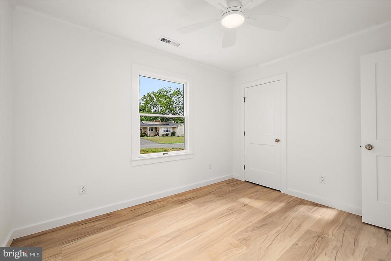  Real Estate for Sale - 100 Esham Ave in Berlin Photo 32