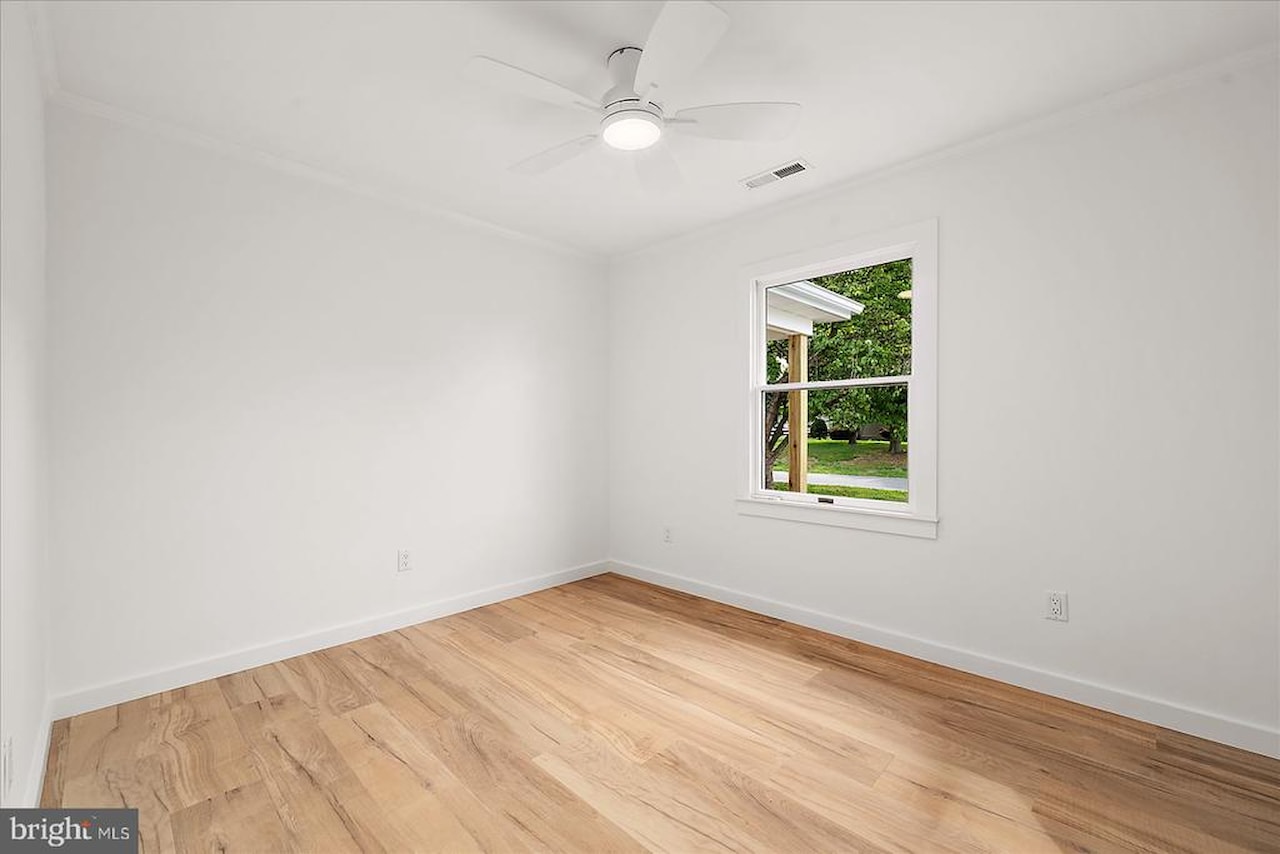  Real Estate for Sale - 100 Esham Ave in Berlin Photo 31