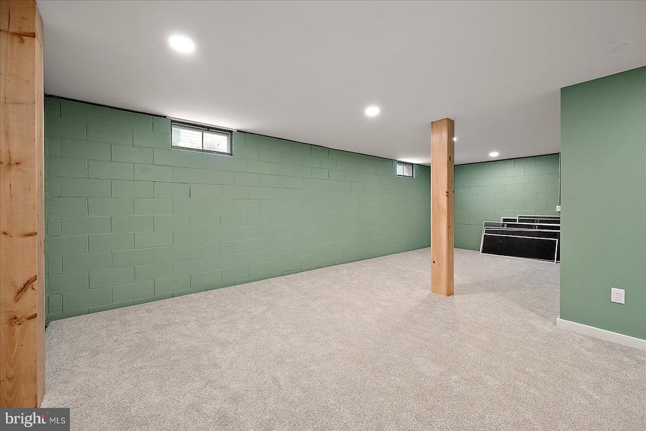  Real Estate for Sale - 100 Esham Ave in Berlin Photo 37