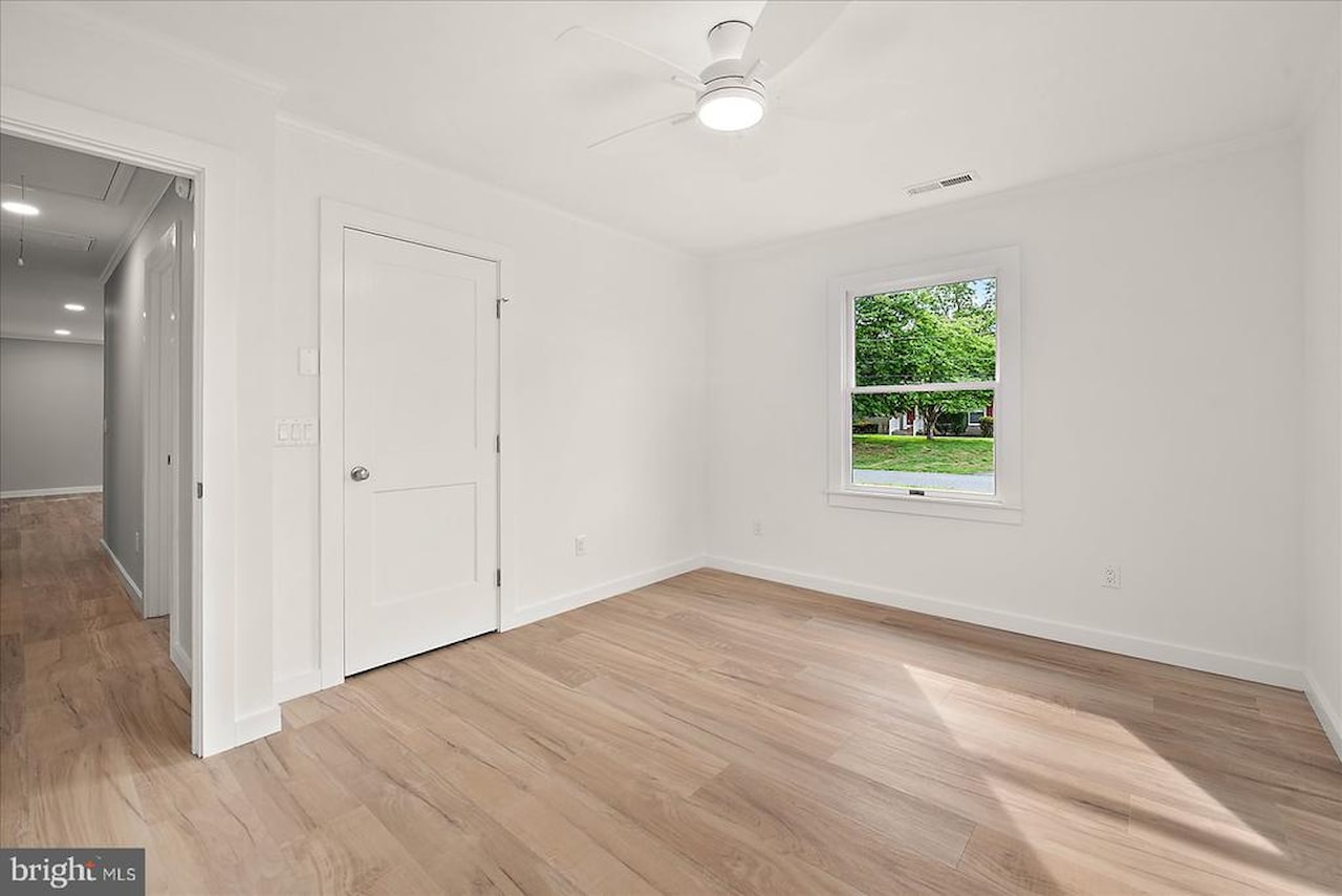  Real Estate for Sale - 100 Esham Ave in Berlin Photo 27