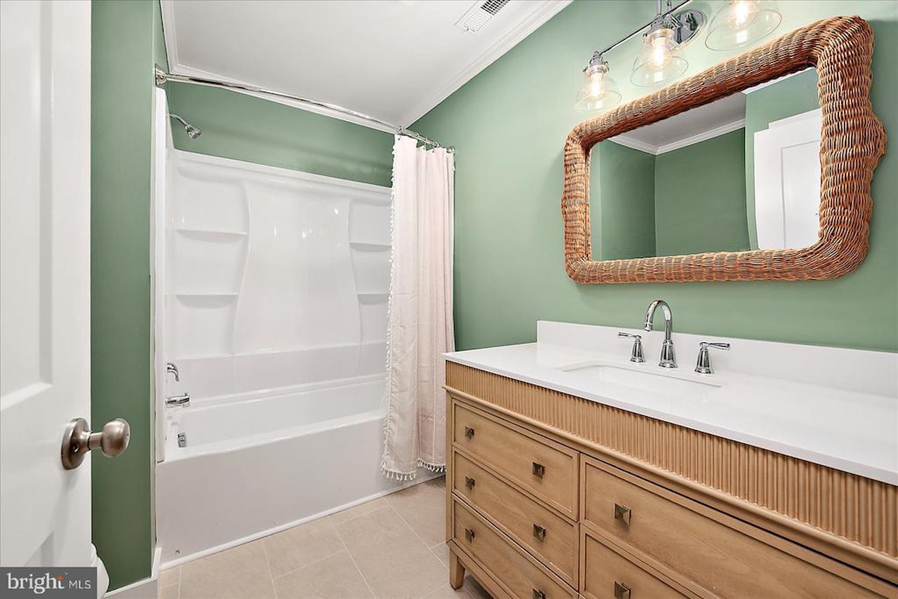  Real Estate for Sale - 100 Esham Ave in Berlin Photo 30