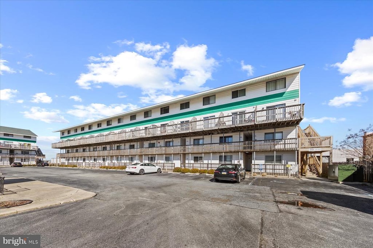 Raffles Real Estate for Sale - 104 127th St #22101 in Ocean City