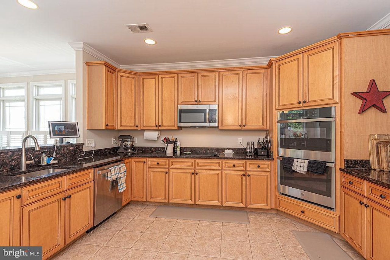  Real Estate for Sale - 11436 Maid At Arms Ln in Berlin Photo 17