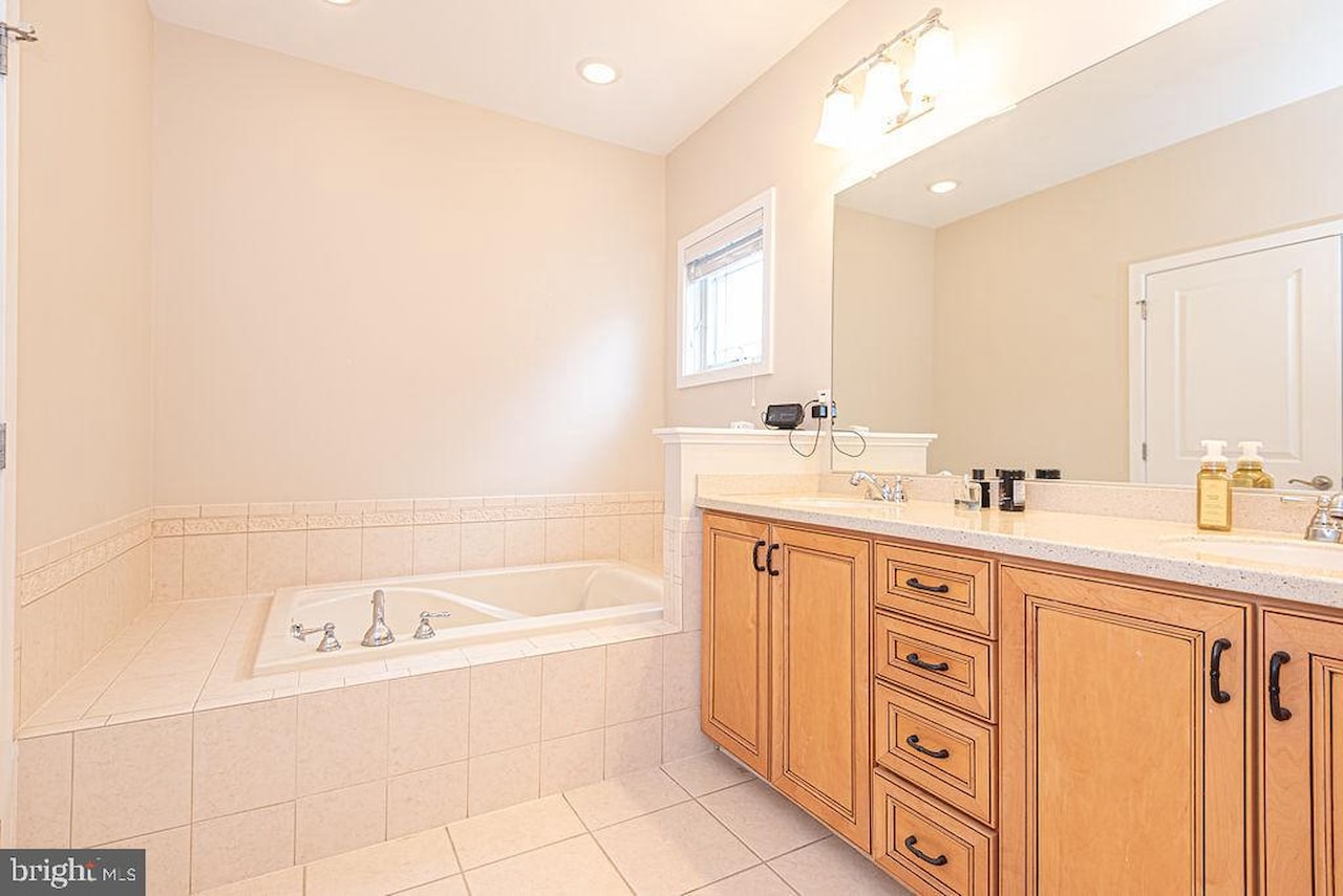  Real Estate for Sale - 11436 Maid At Arms Ln in Berlin Photo 33