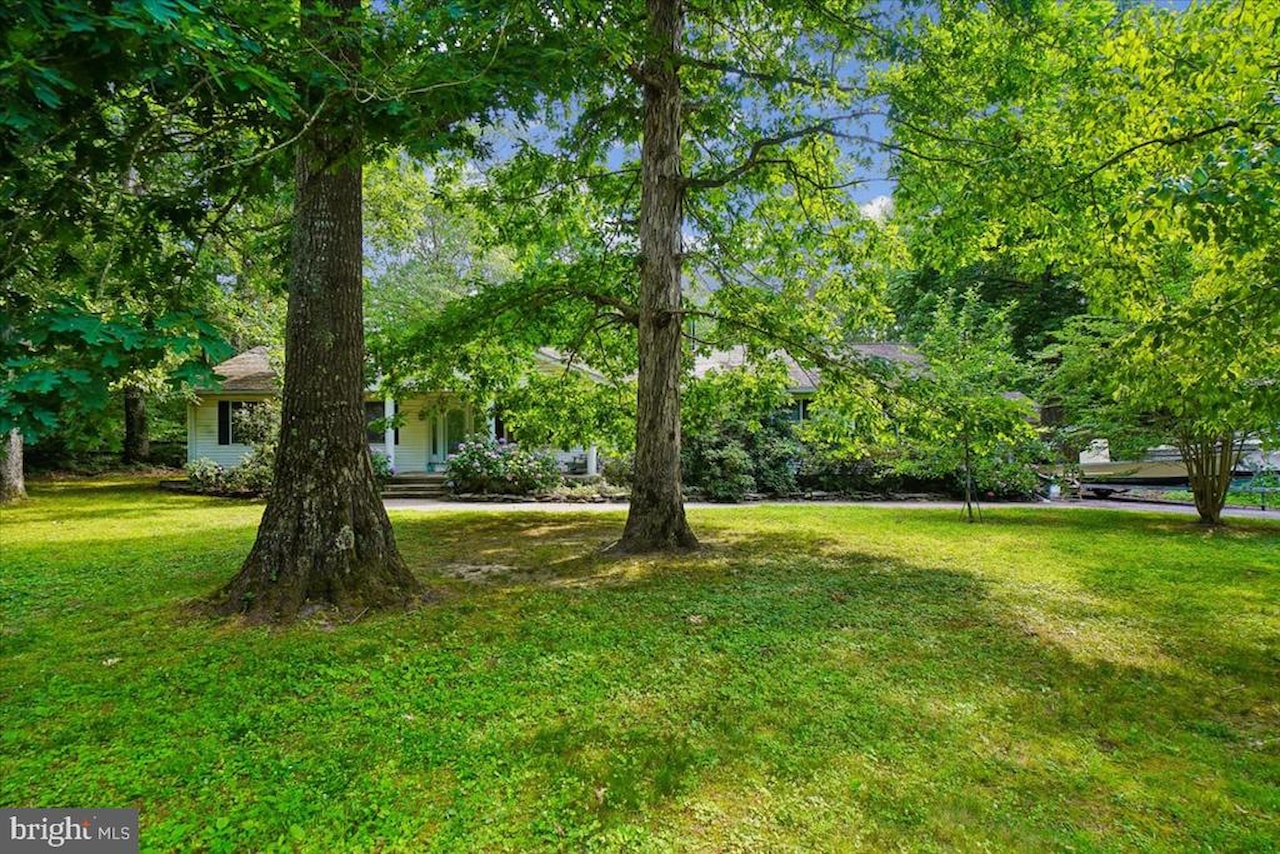  Real Estate for Sale - 10541 Shady Dr in Berlin Photo 2