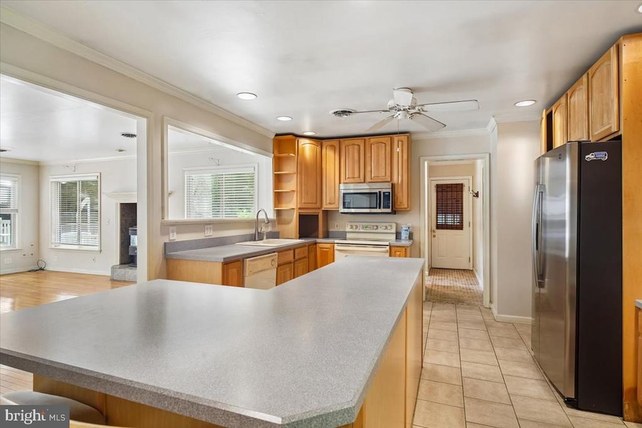  Real Estate for Sale - 10541 Shady Dr in Berlin Photo 19
