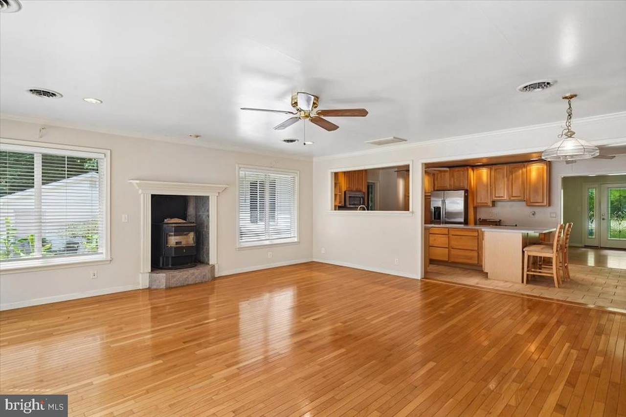  Real Estate for Sale - 10541 Shady Dr in Berlin Photo 23