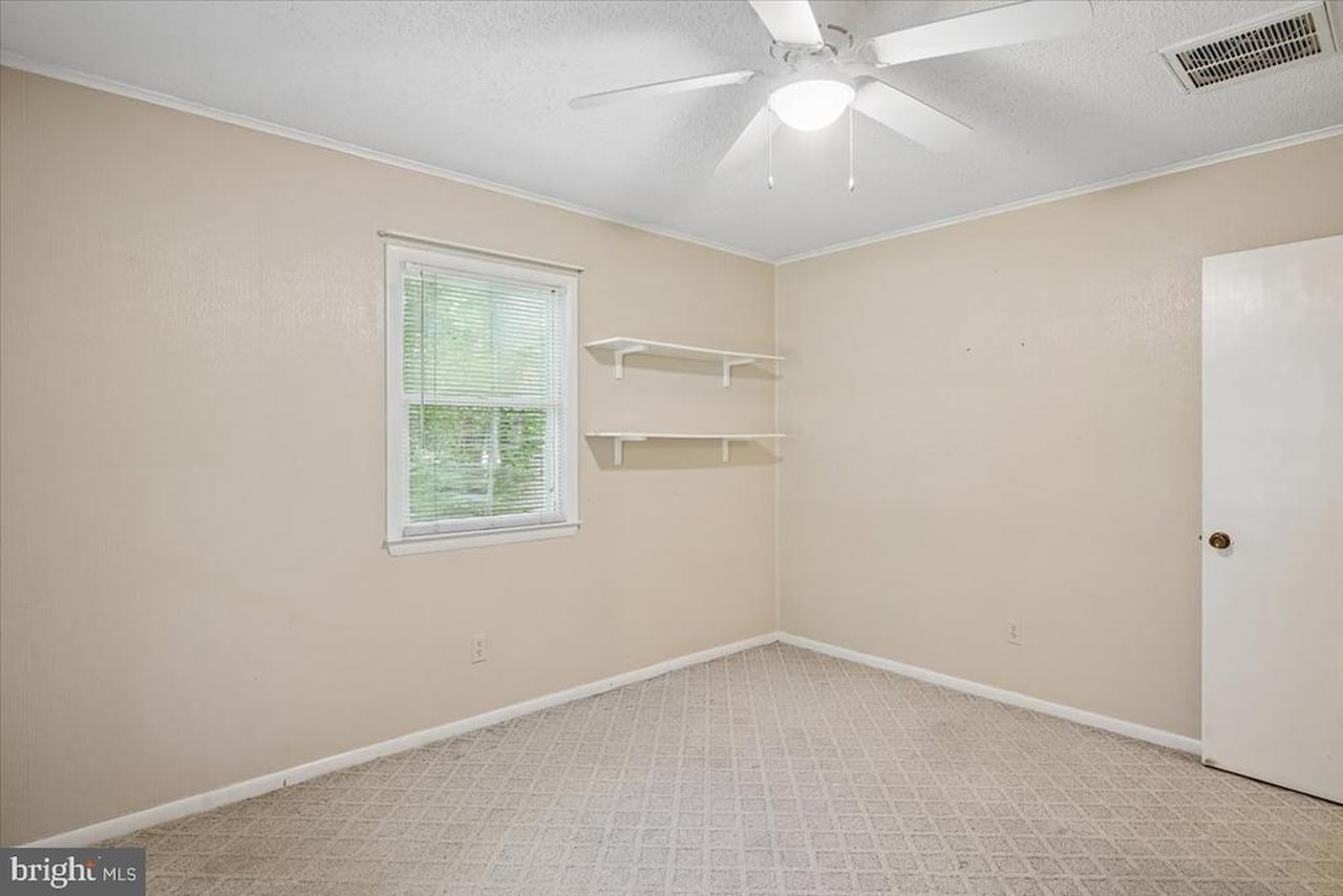  Real Estate for Sale - 10541 Shady Dr in Berlin Photo 28