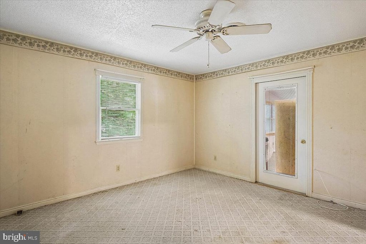  Real Estate for Sale - 10541 Shady Dr in Berlin Photo 30