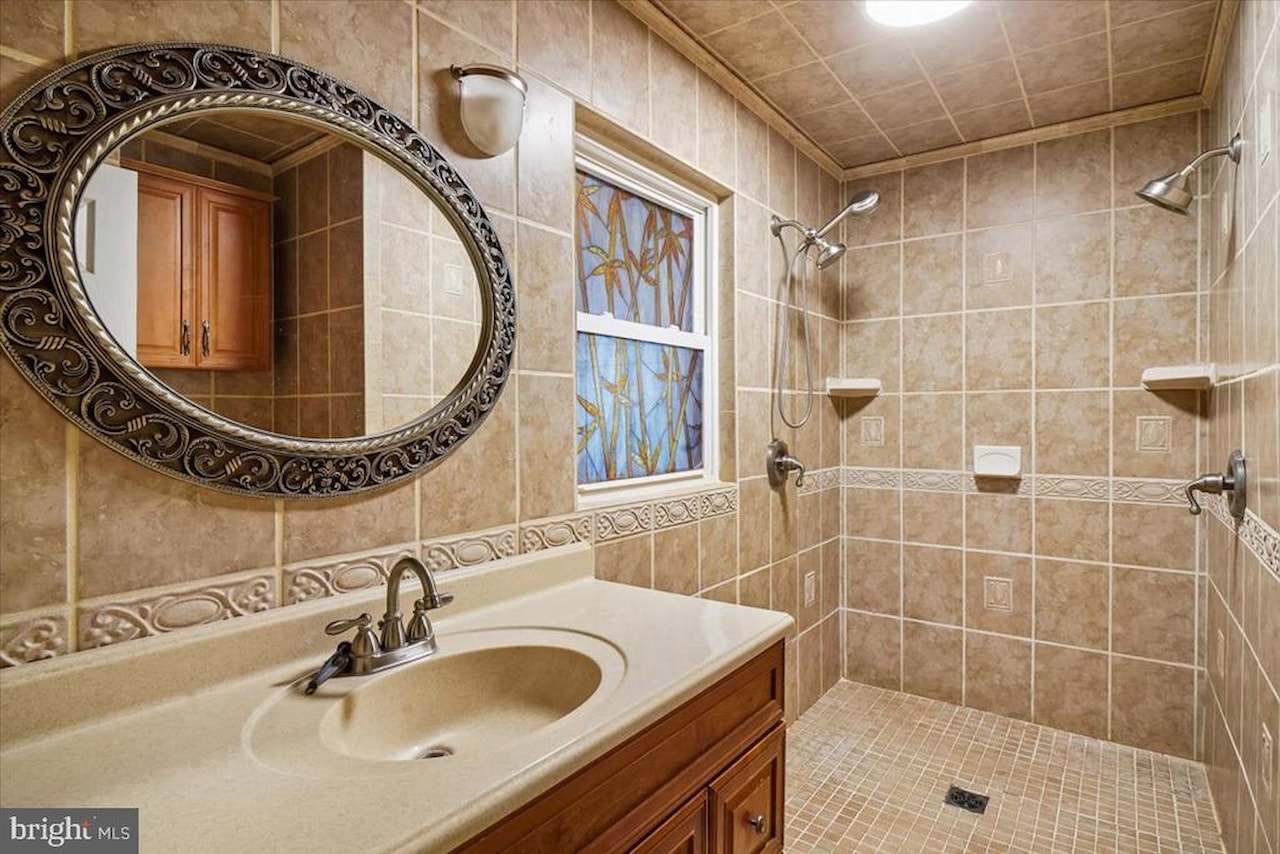  Real Estate for Sale - 10541 Shady Dr in Berlin Photo 33
