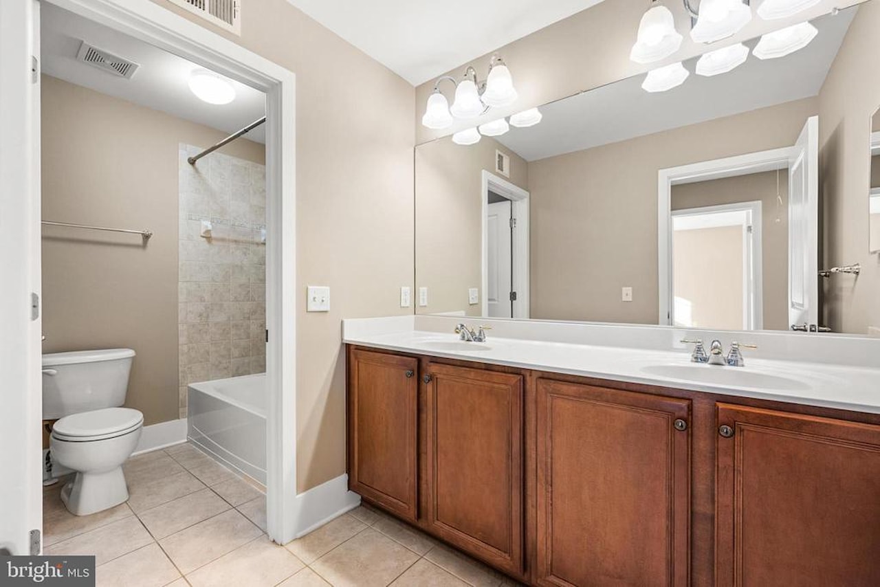  Real Estate for Sale - 11468 Maid At Arms Ln in Berlin Photo 22