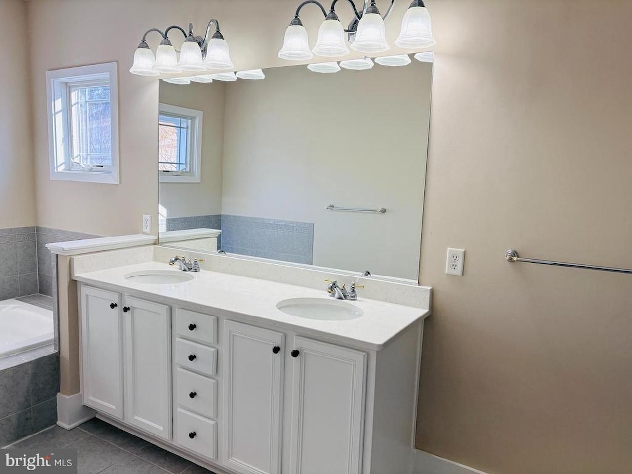  Real Estate for Sale - 11468 Maid At Arms Ln in Berlin Photo 16