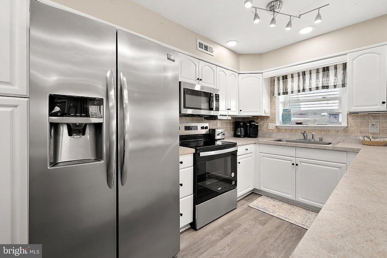 Oceanside 42 Real Estate for Sale - 15 42nd St #1W in Ocean City Photo 12