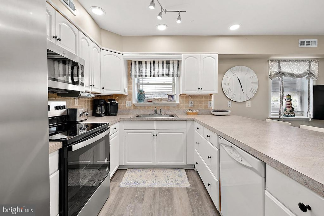 Oceanside 42 Real Estate for Sale - 15 42nd St #1W in Ocean City Photo 13