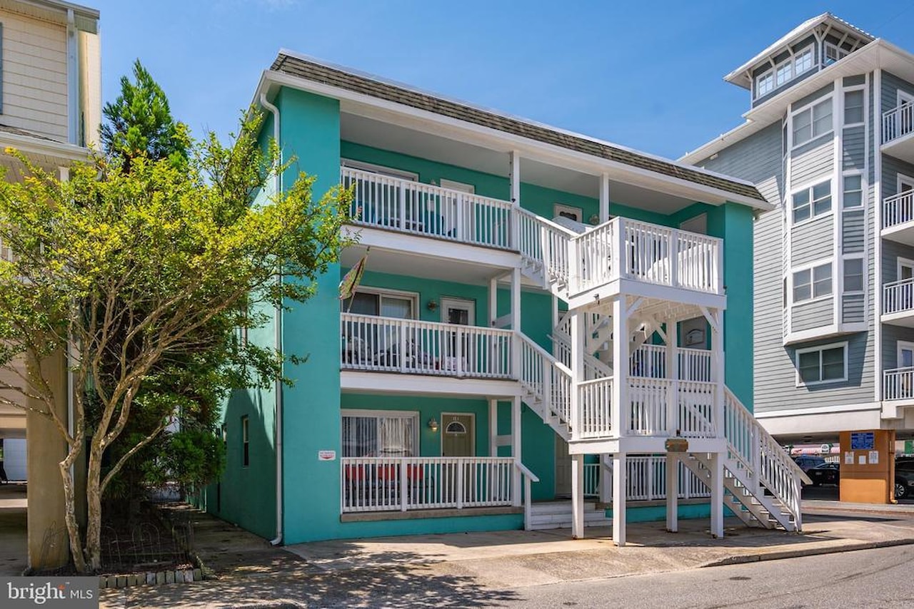 Oceanside 42 Real Estate for Sale - 15 42nd St #1W in Ocean City Photo 2