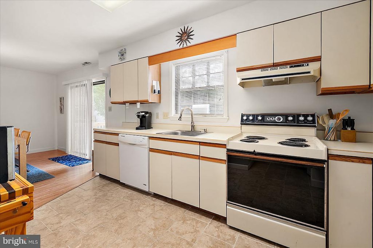 Marlin Cove Real Estate for Sale - 106 120th St #406 in Ocean City Photo 12
