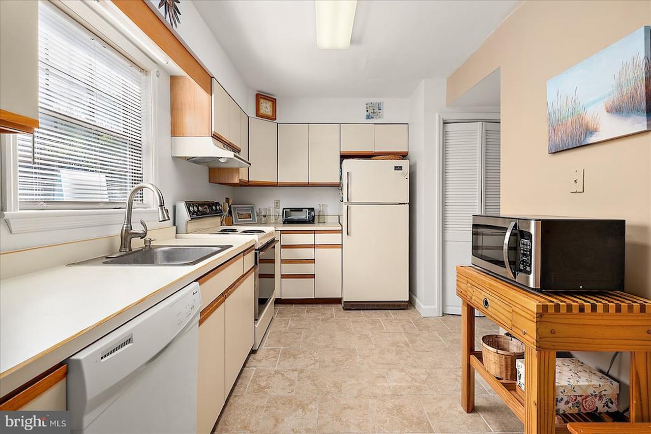 Marlin Cove Real Estate for Sale - 106 120th St #406 in Ocean City Photo 15