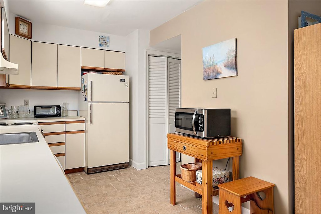 Marlin Cove Real Estate for Sale - 106 120th St #406 in Ocean City Photo 14