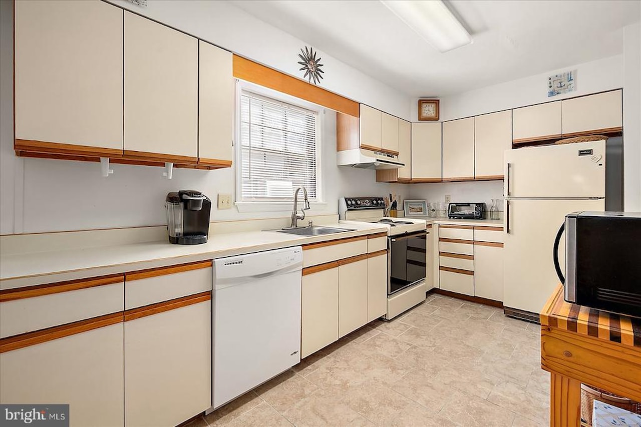 Marlin Cove Real Estate for Sale - 106 120th St #406 in Ocean City Photo 16
