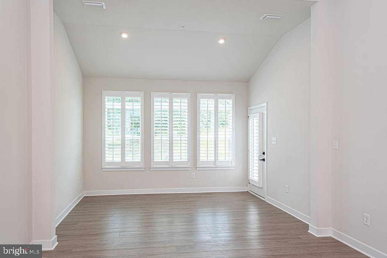  Real Estate for Sale - 11029 Augusta Ln #4 in Berlin Photo 27