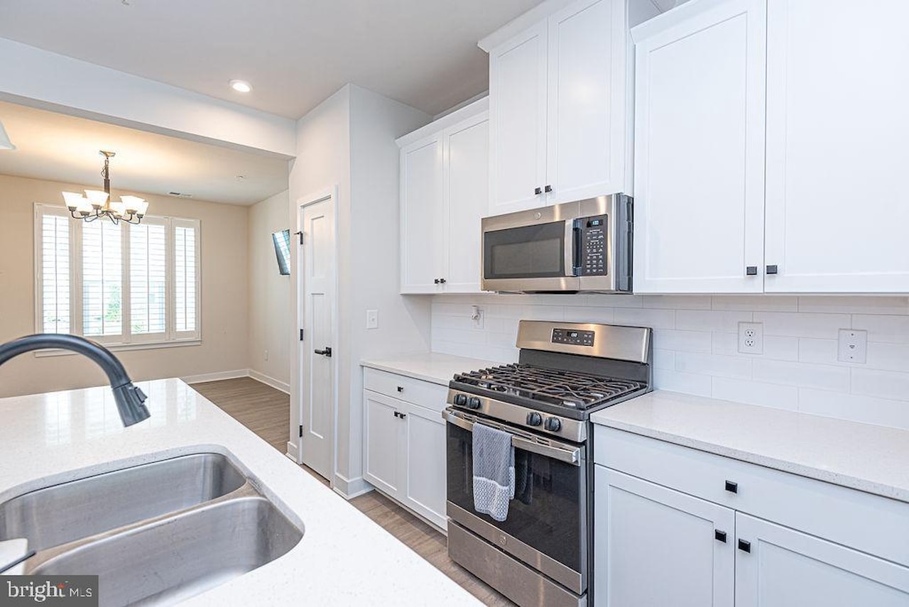  Real Estate for Sale - 11029 Augusta Ln #4 in Berlin Photo 20