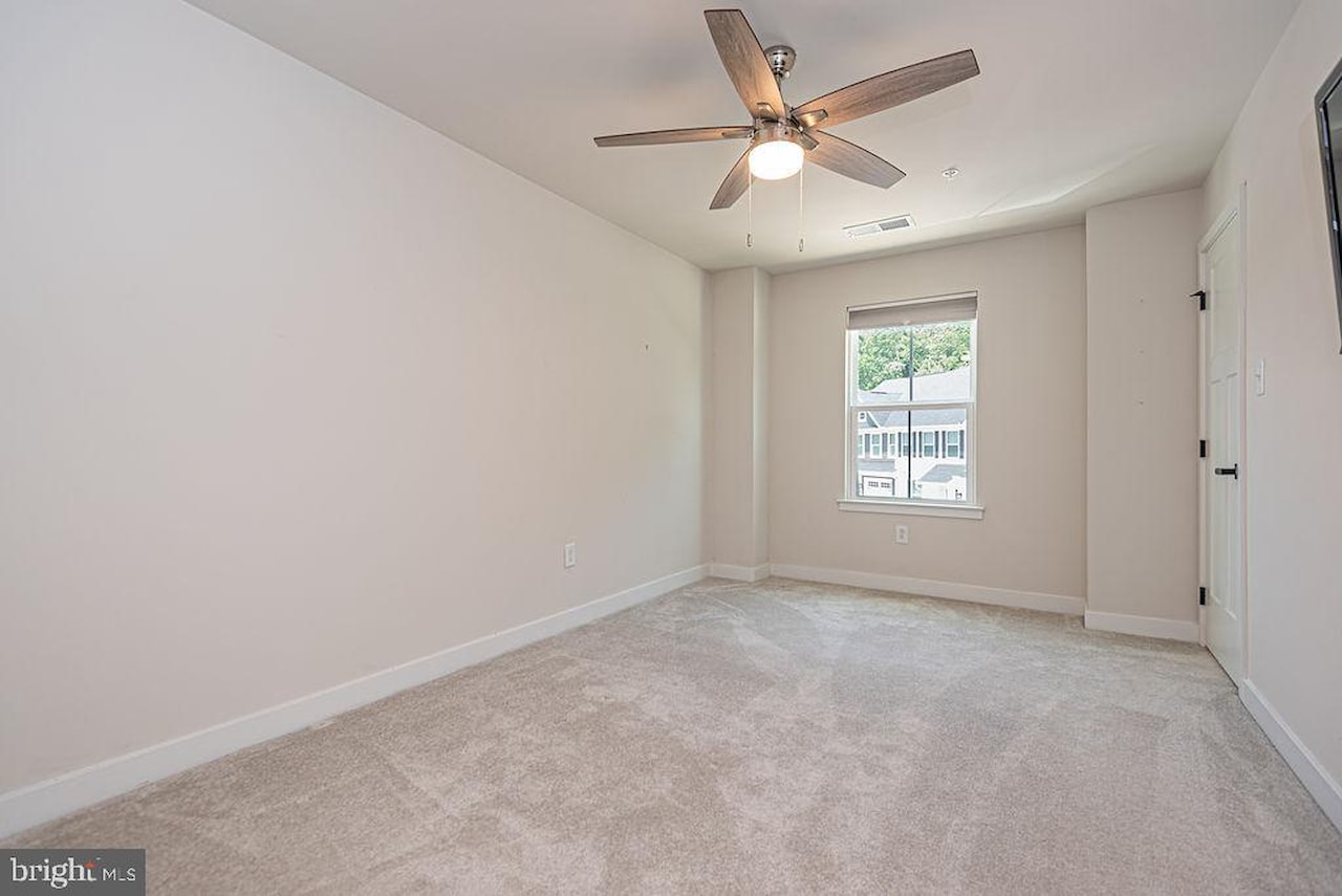  Real Estate for Sale - 11029 Augusta Ln #4 in Berlin Photo 57