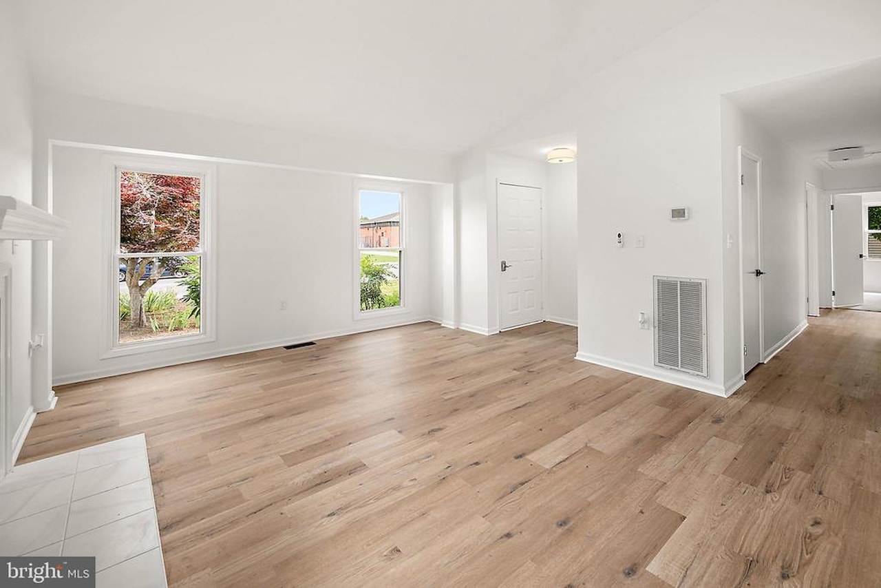  Real Estate for Sale - 302 Franklin Ave in Berlin Photo 10