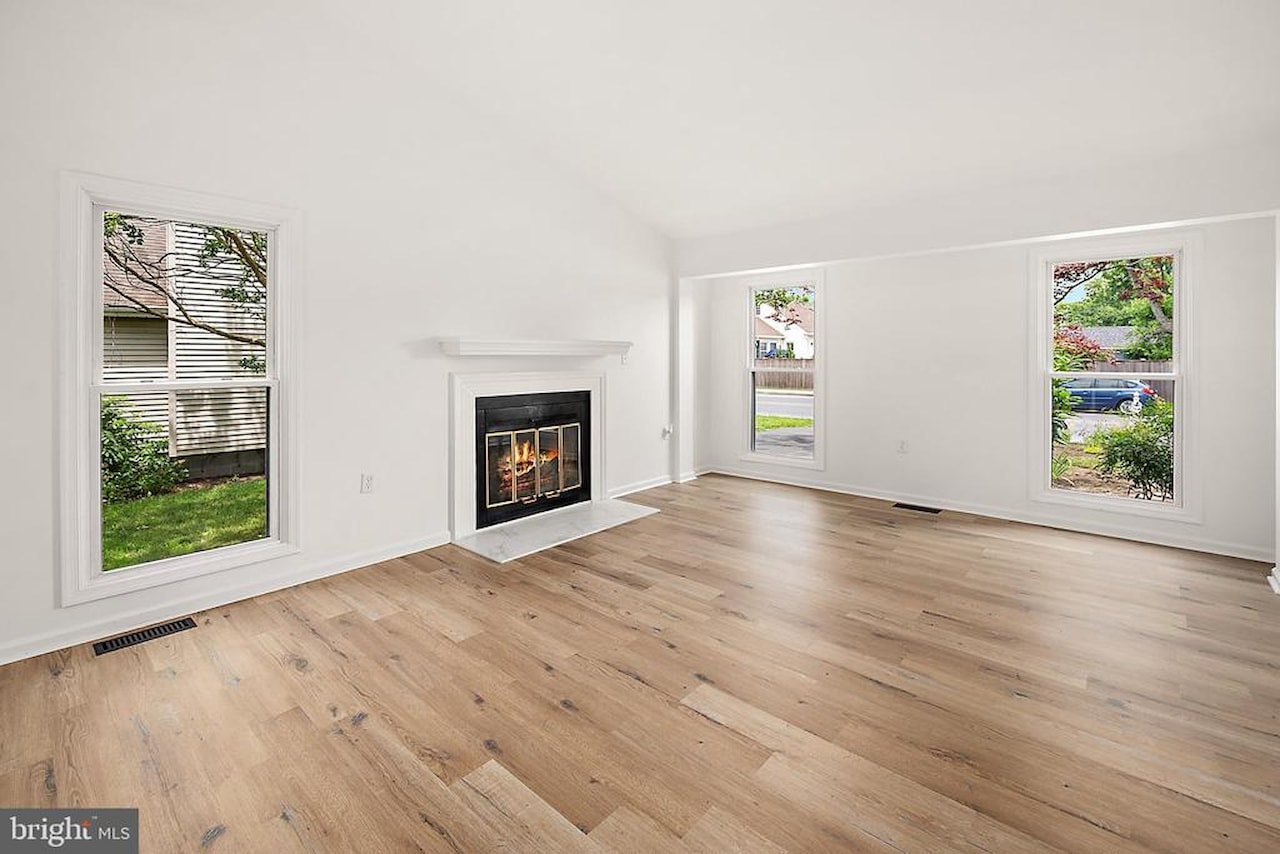  Real Estate for Sale - 302 Franklin Ave in Berlin Photo 11