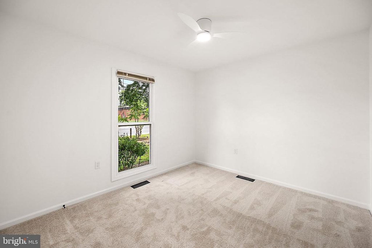  Real Estate for Sale - 302 Franklin Ave in Berlin Photo 21
