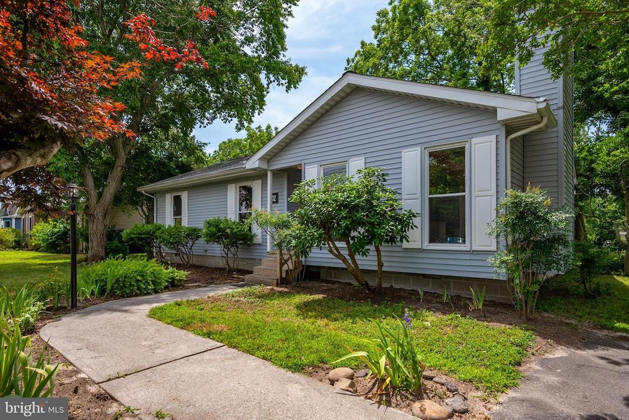  Real Estate for Sale - 302 Franklin Ave in Berlin Photo 25