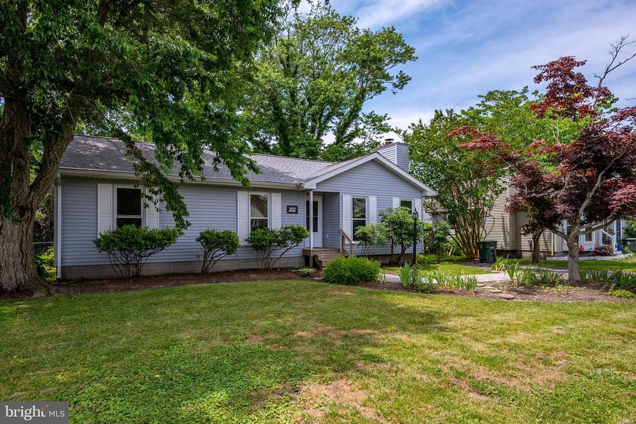  Real Estate for Sale - 302 Franklin Ave in Berlin Photo 32