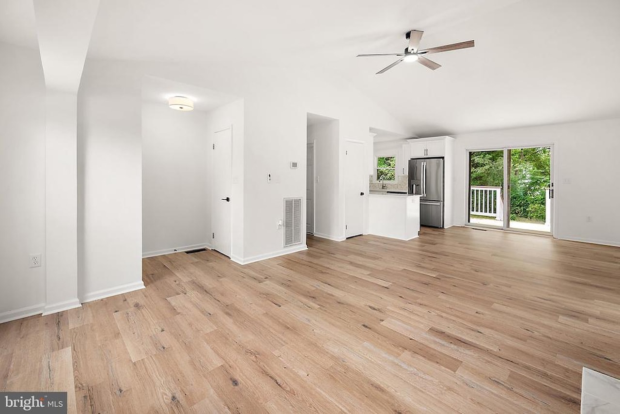  Real Estate for Sale - 302 Franklin Ave in Berlin Photo 9