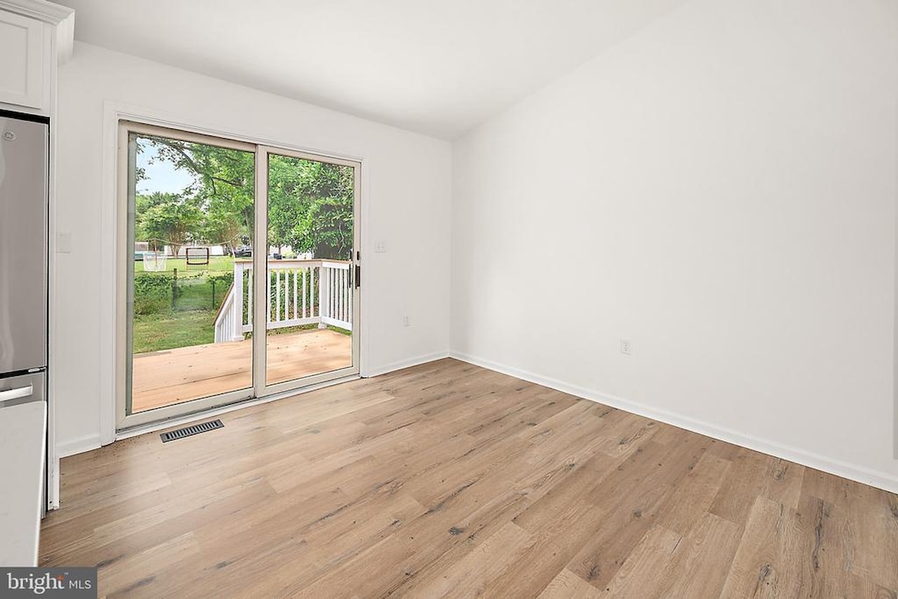  Real Estate for Sale - 302 Franklin Ave in Berlin Photo 7