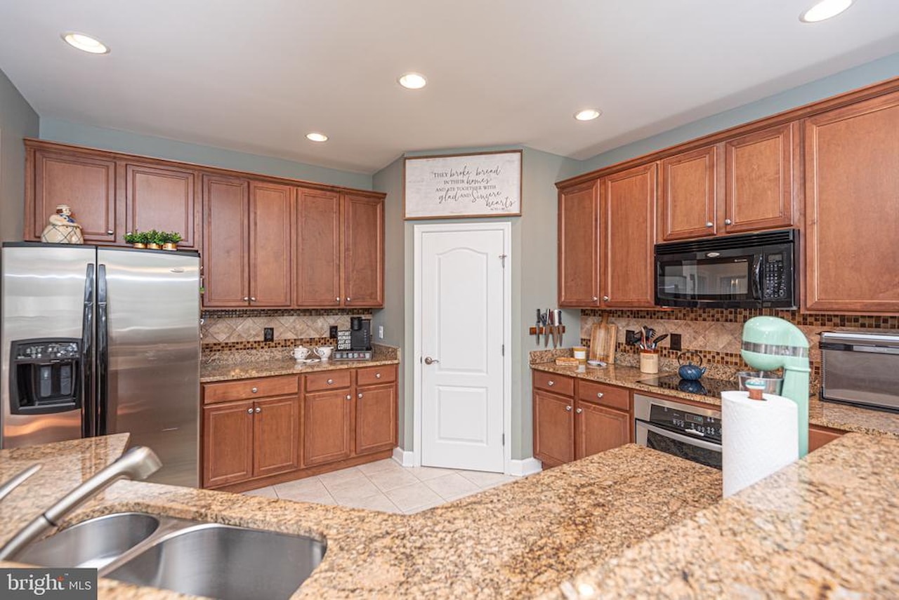  Real Estate for Sale - 11752 Maid At Arms Ln in Berlin Photo 15