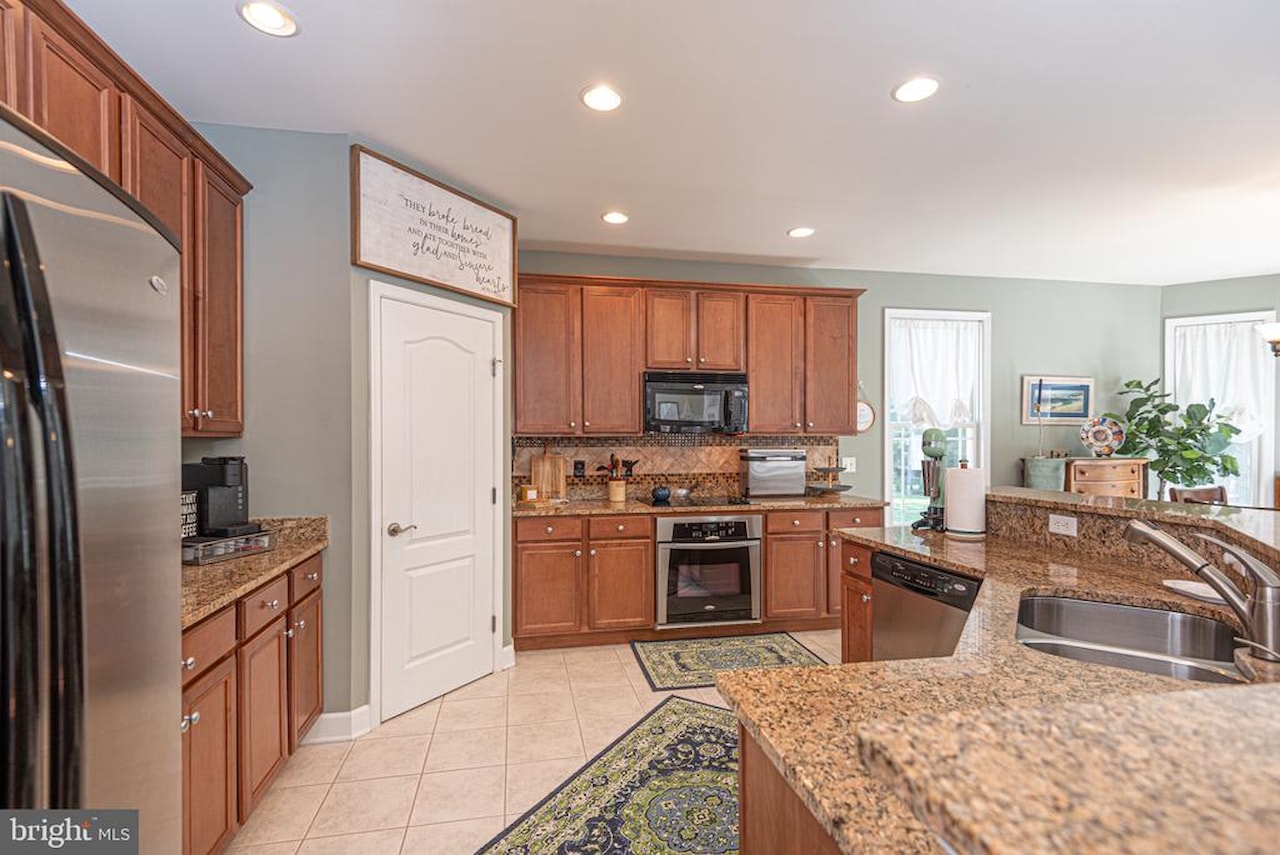  Real Estate for Sale - 11752 Maid At Arms Ln in Berlin Photo 16