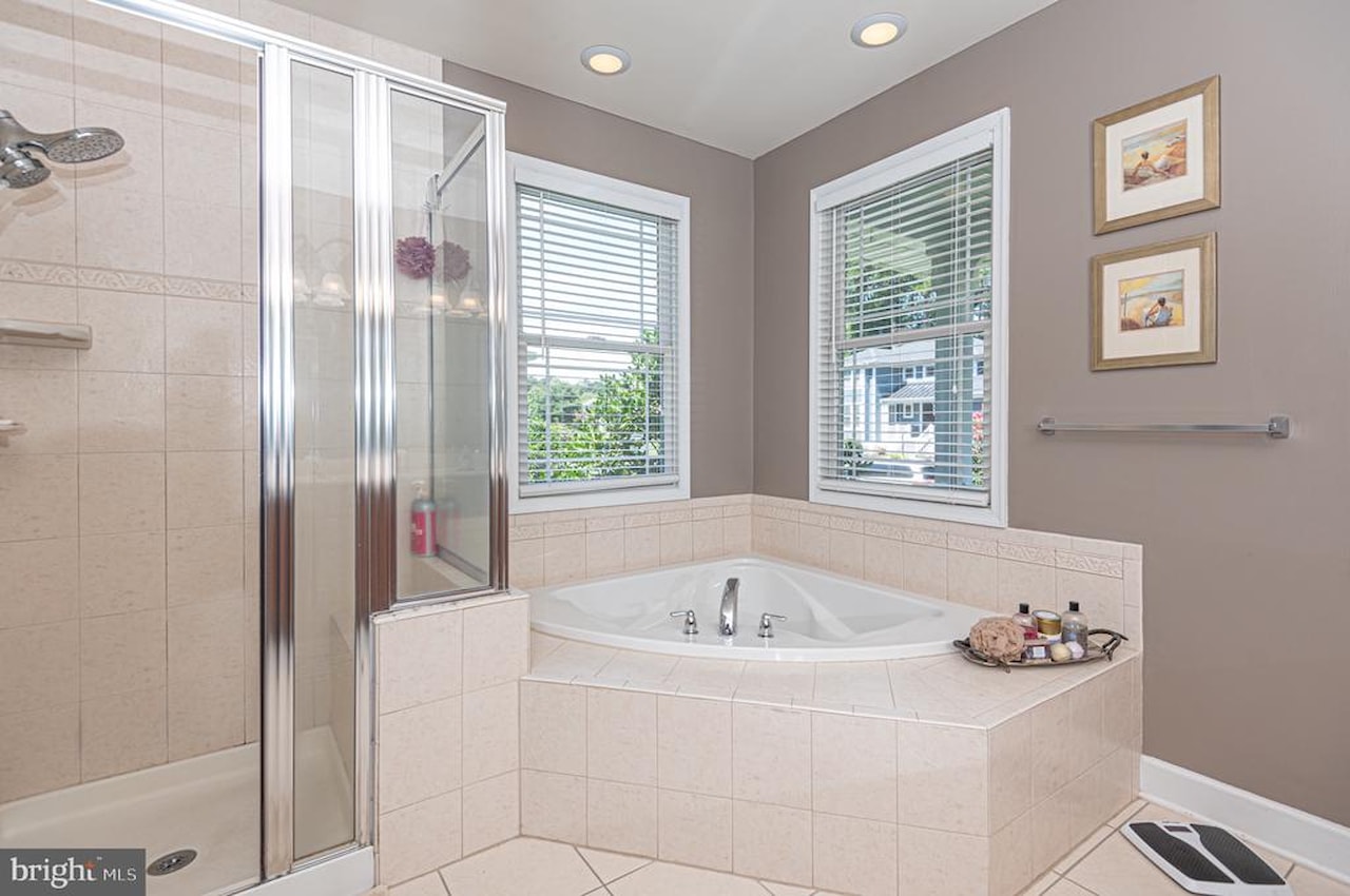  Real Estate for Sale - 11752 Maid At Arms Ln in Berlin Photo 38