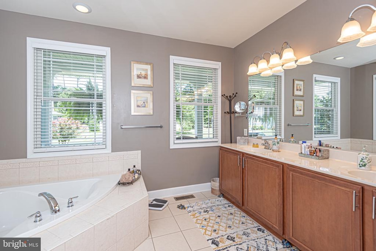  Real Estate for Sale - 11752 Maid At Arms Ln in Berlin Photo 41