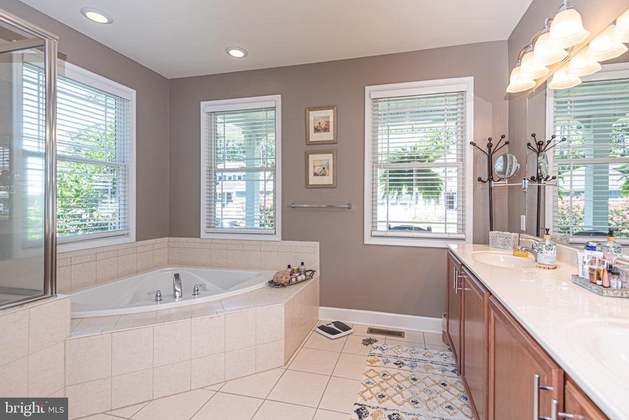  Real Estate for Sale - 11752 Maid At Arms Ln in Berlin Photo 37