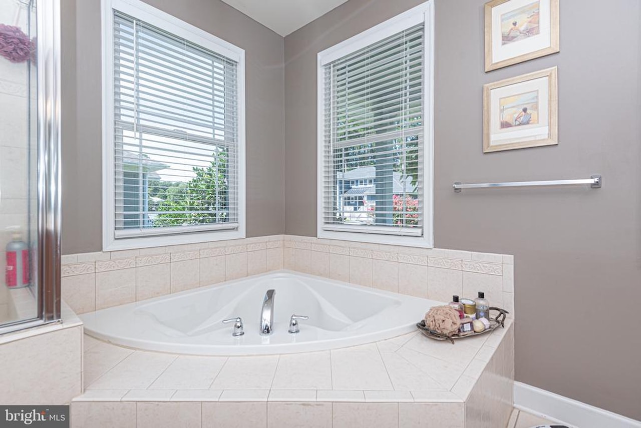  Real Estate for Sale - 11752 Maid At Arms Ln in Berlin Photo 39