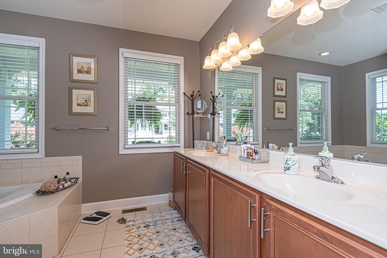  Real Estate for Sale - 11752 Maid At Arms Ln in Berlin Photo 42