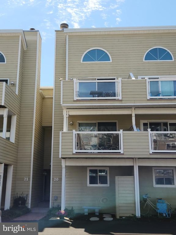 Admirals Bridge Real Estate for Sale - 40142 E North Carolina Ave in Fenwick Island