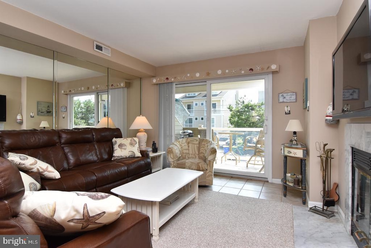 Admirals Bridge Real Estate for Sale - 40142 E North Carolina Ave in Fenwick Island Photo 16