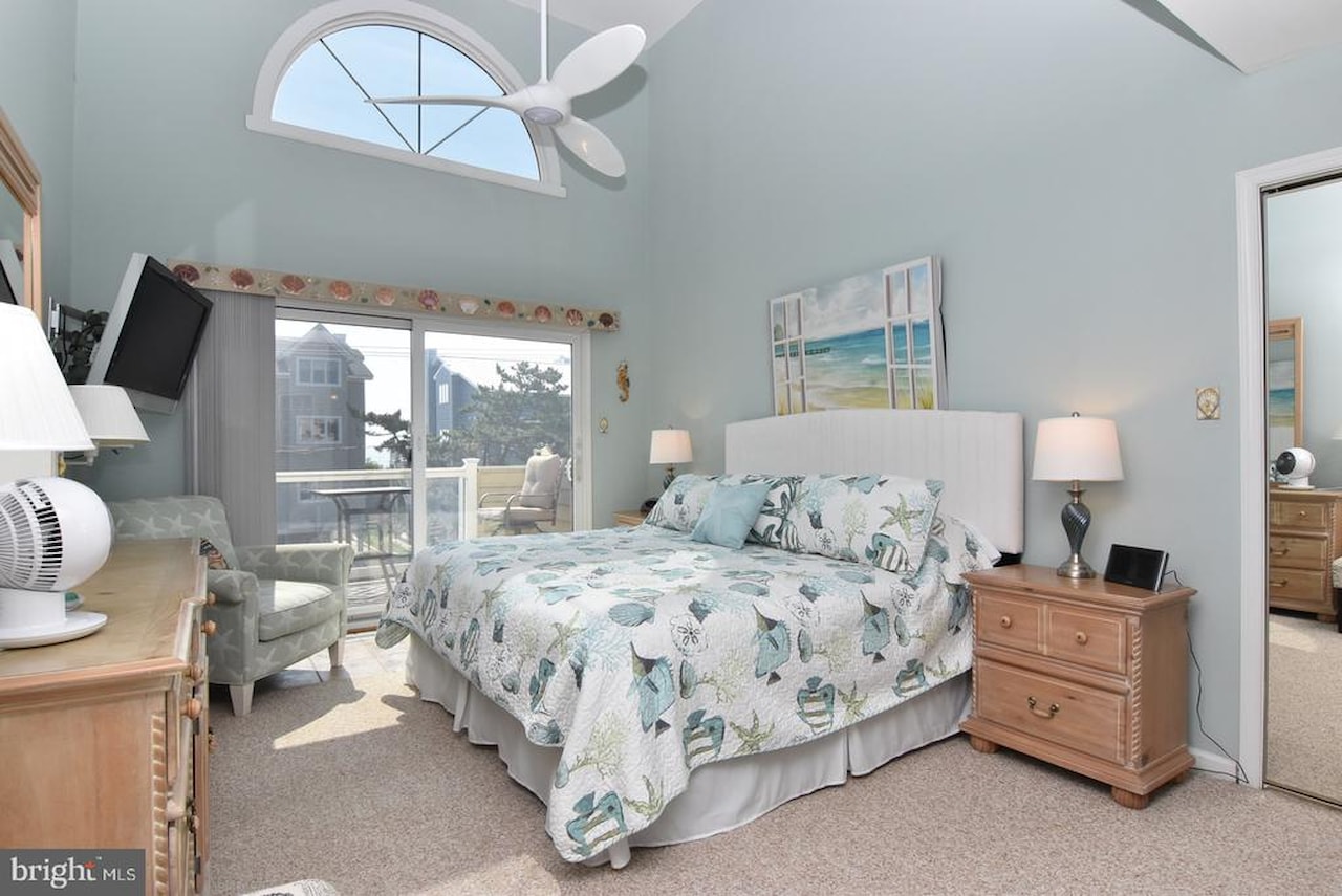 Admirals Bridge Real Estate for Sale - 40142 E North Carolina Ave in Fenwick Island Photo 11