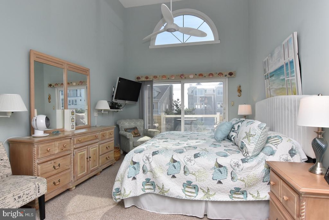 Admirals Bridge Real Estate for Sale - 40142 E North Carolina Ave in Fenwick Island Photo 10