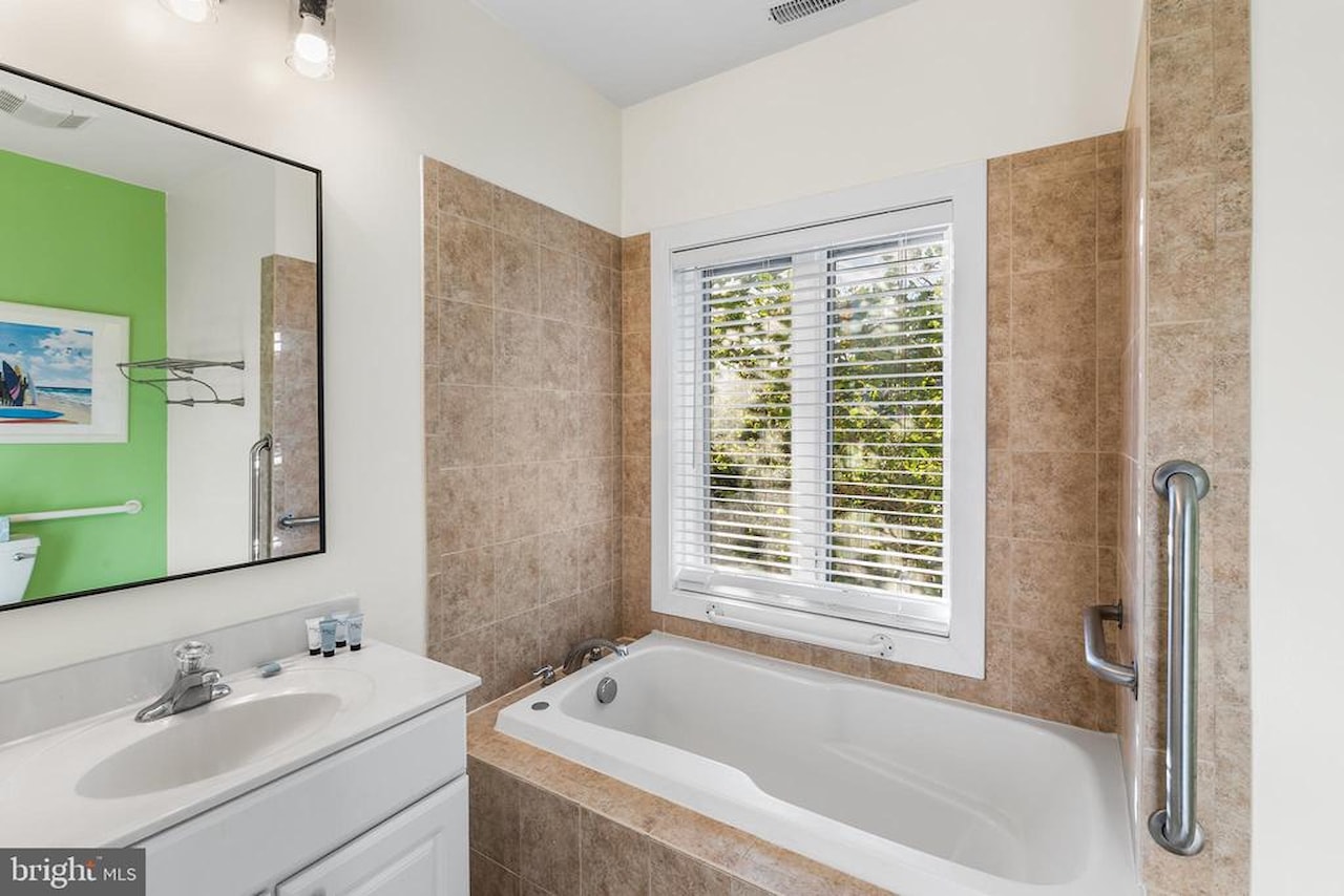 Key Largo Real Estate for Sale - 11 54th St #203 in Ocean City Photo 56