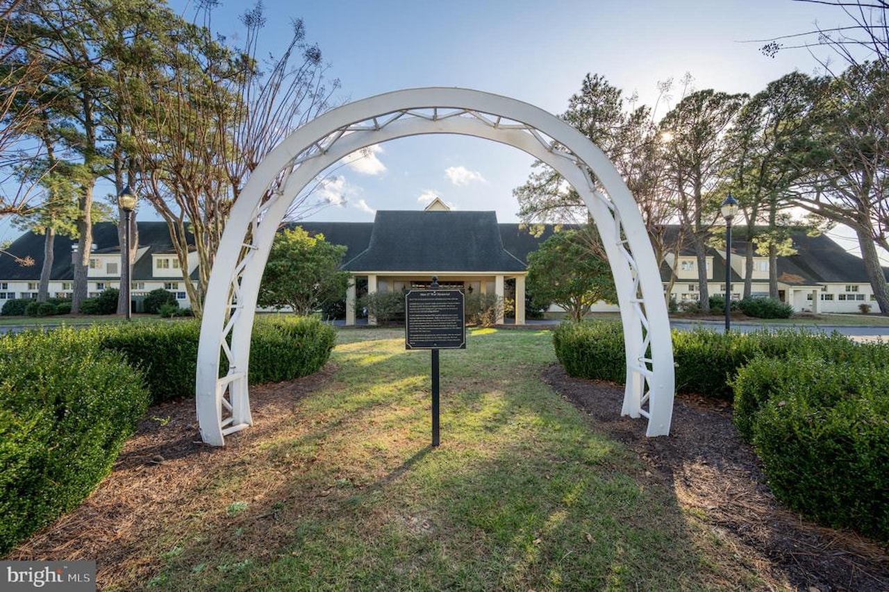 Glenriddle Homeowners Associat Real Estate for Sale - 11964 W War Dancer Ln #103 in Berlin Photo 61