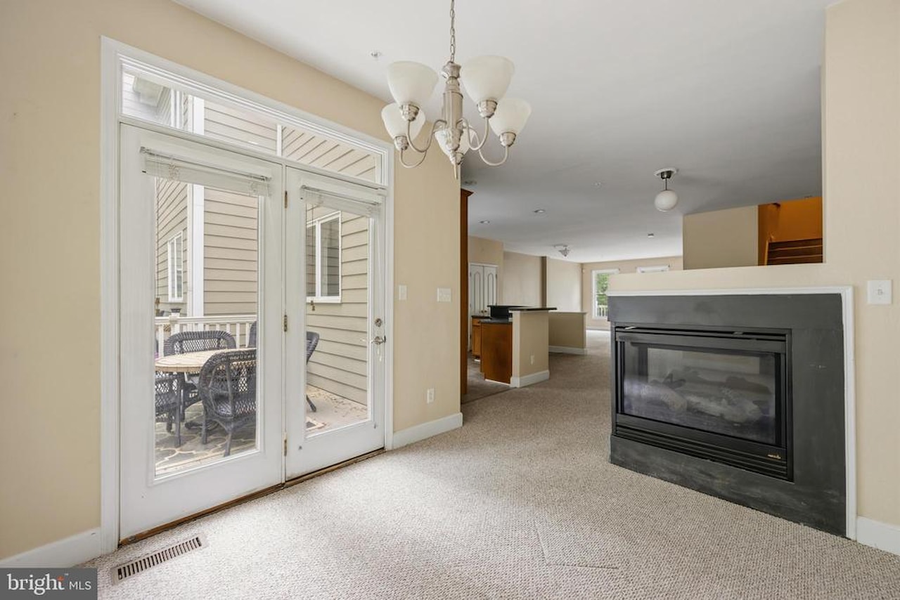 Glenriddle Homeowners Associat Real Estate for Sale - 11964 W War Dancer Ln #103 in Berlin Photo 9